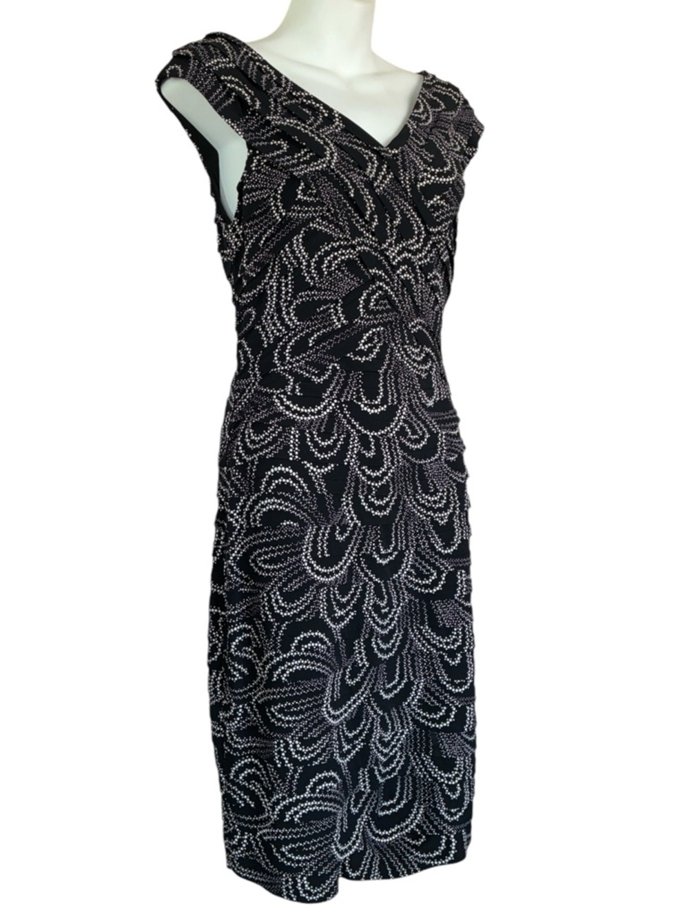 LONDON TIMES Dress Women's 10, Black, White Floral pattern, Cap Sleeves, zip EUC